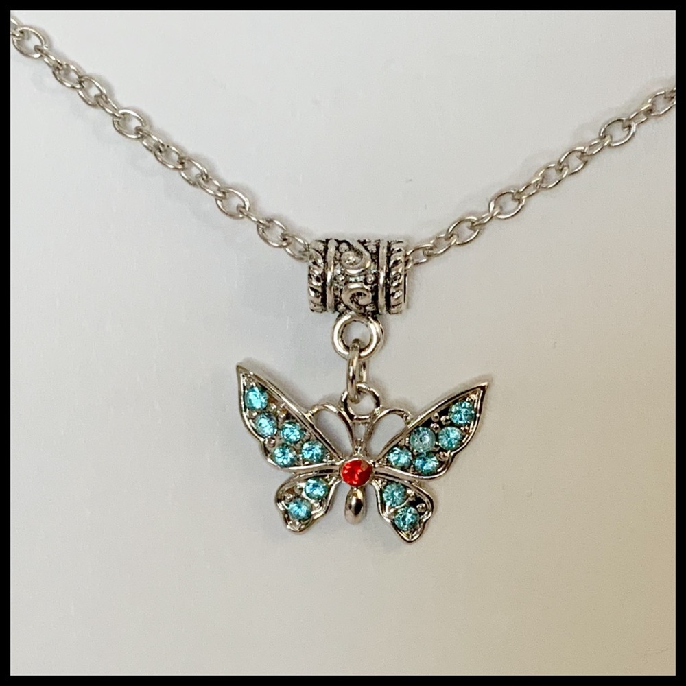 🆕✅ RHINESTONE BUTTERFLY SILVER NECKLACE